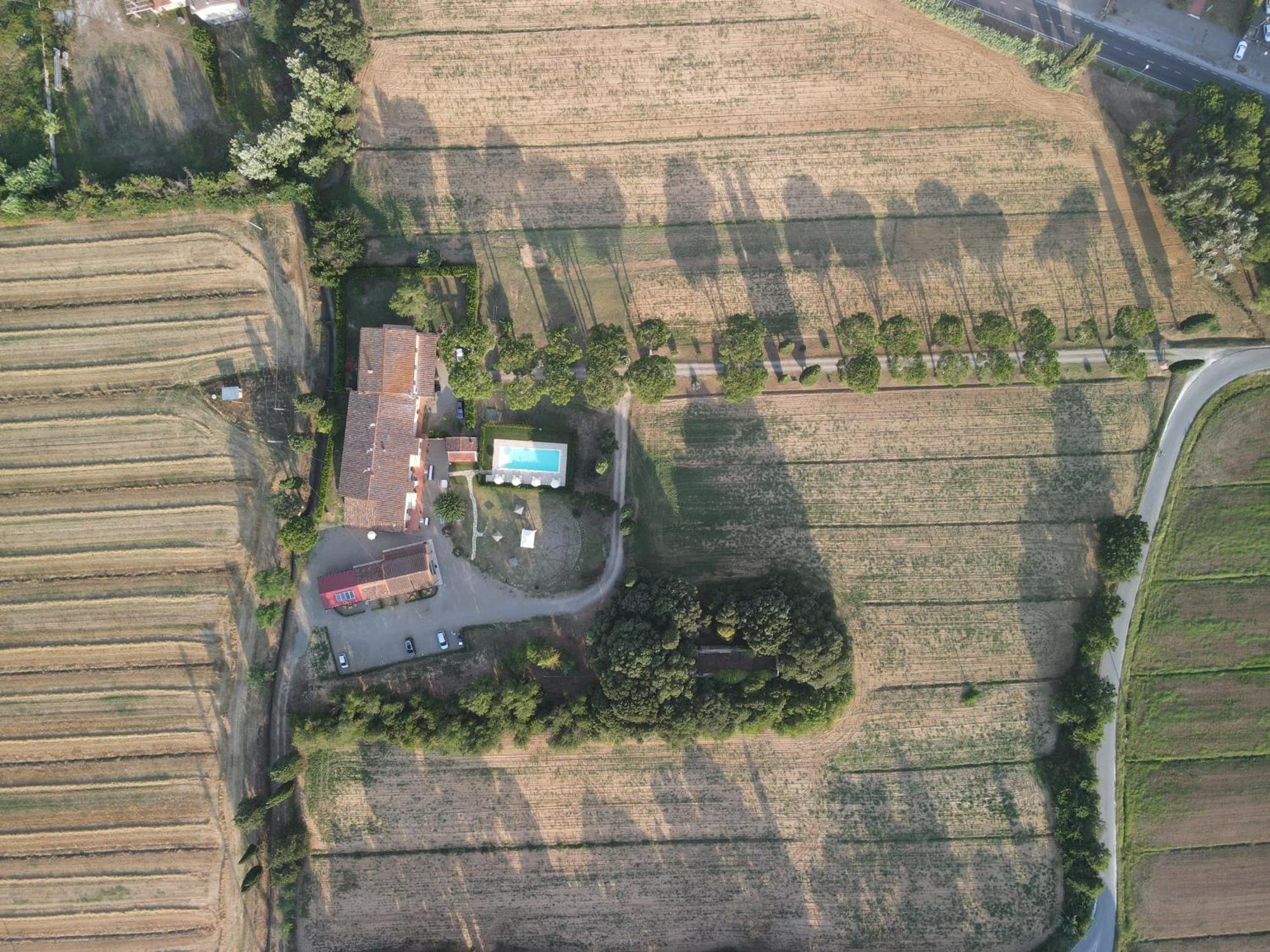 La Vecchia Cantina Guzzardi Lari ภายนอก รูปภาพ