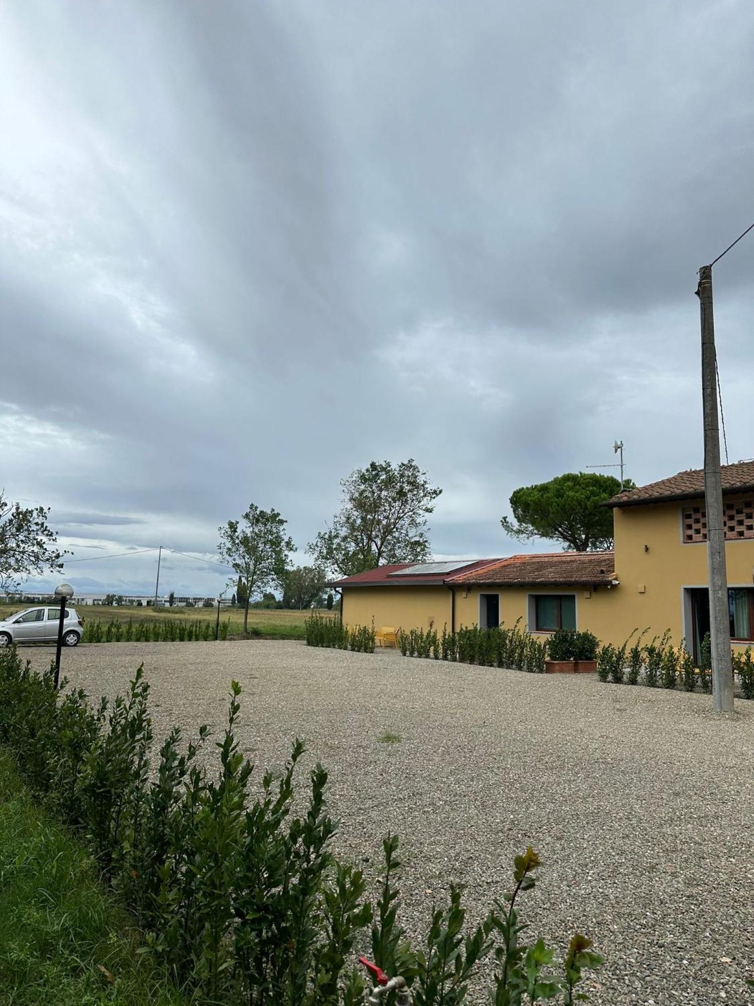 La Vecchia Cantina Guzzardi Lari ภายนอก รูปภาพ