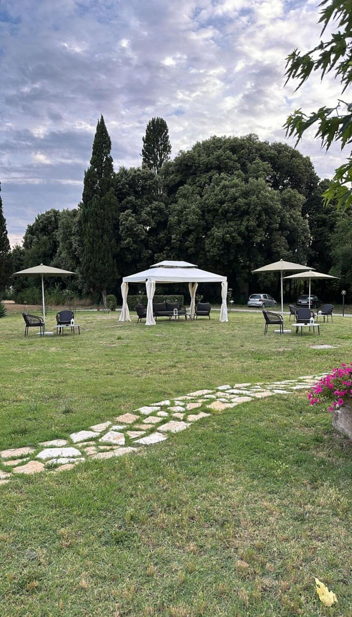 La Vecchia Cantina Guzzardi Lari ภายนอก รูปภาพ
