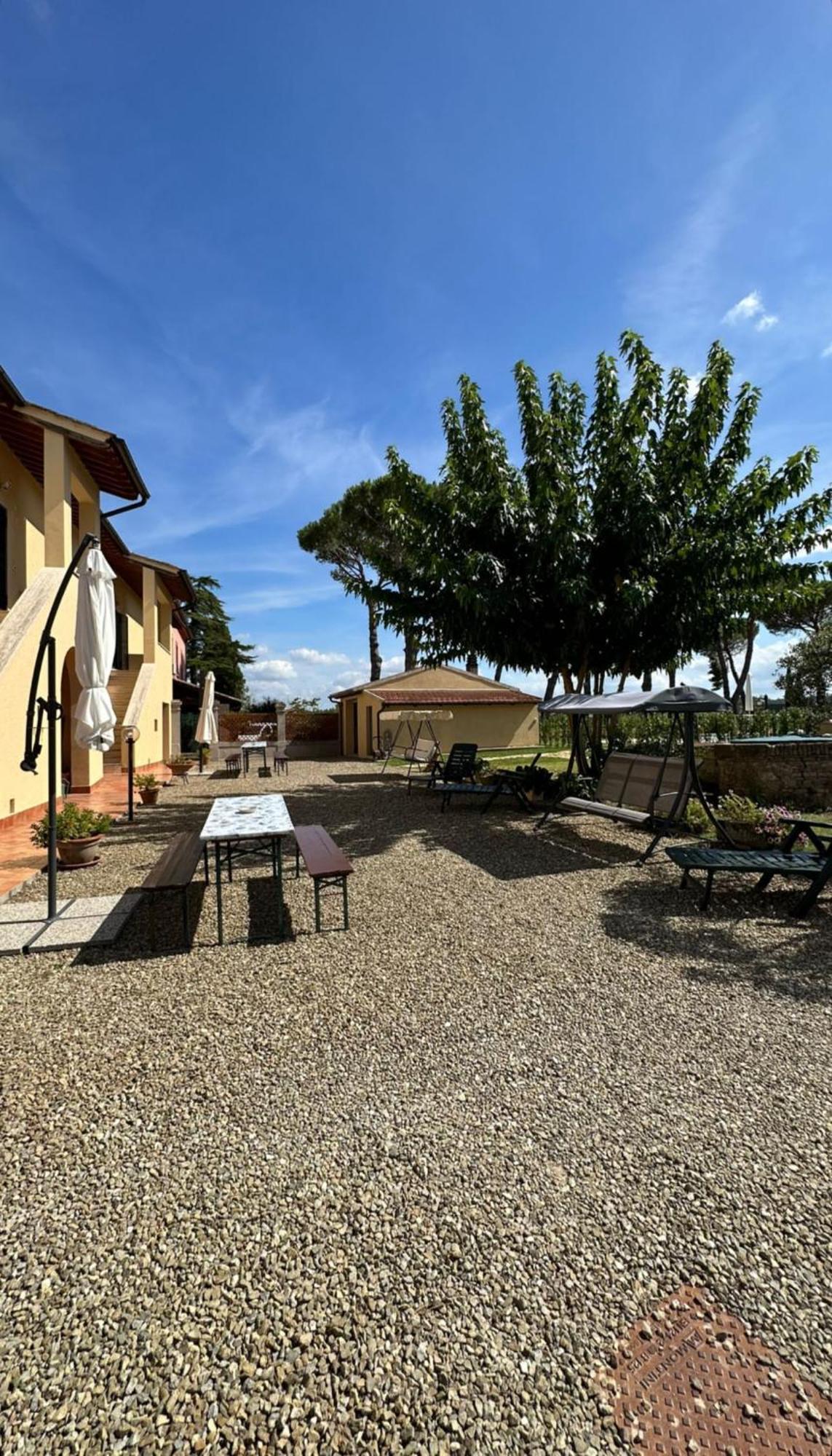 La Vecchia Cantina Guzzardi Lari ภายนอก รูปภาพ