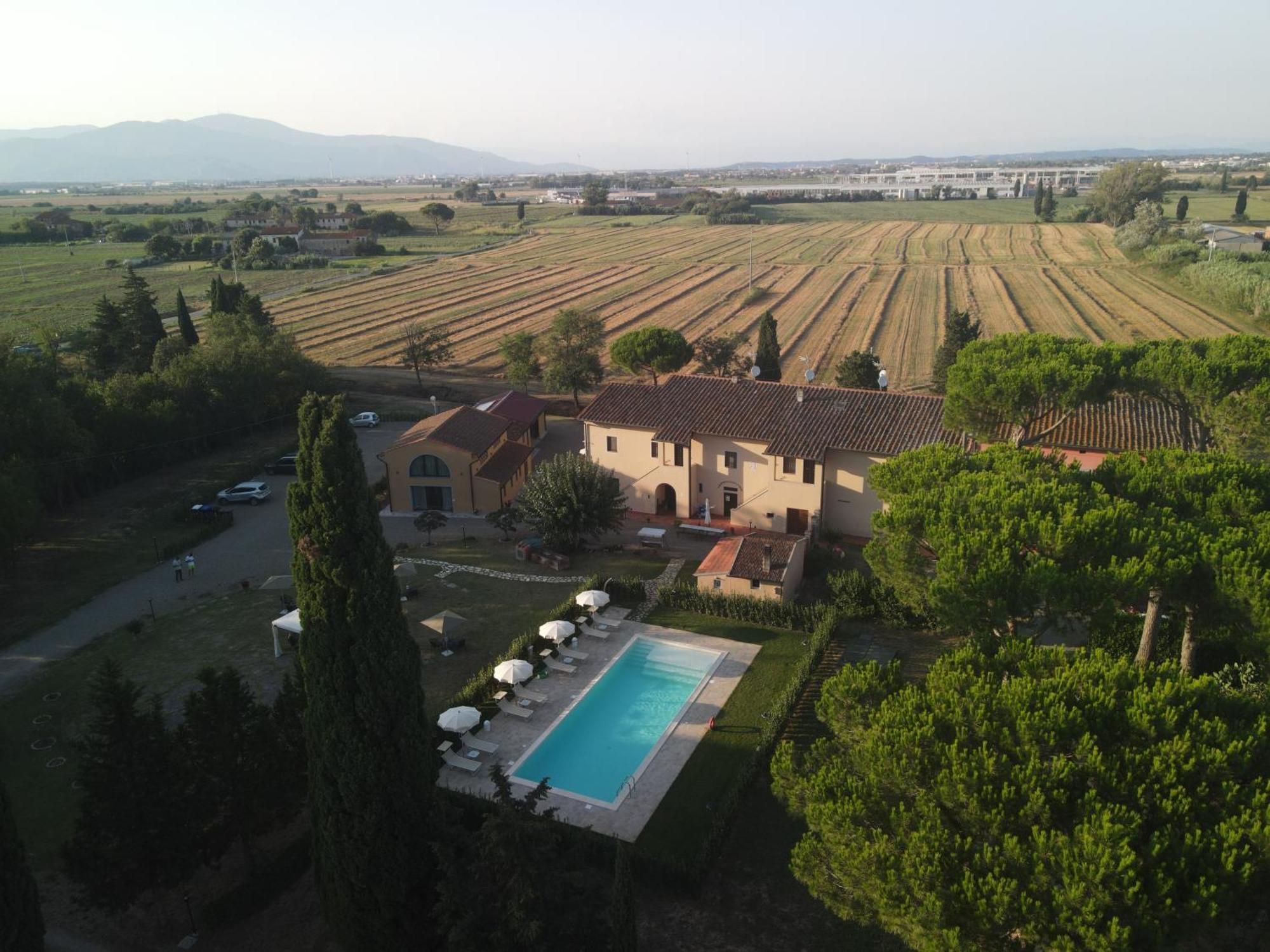La Vecchia Cantina Guzzardi Lari ภายนอก รูปภาพ