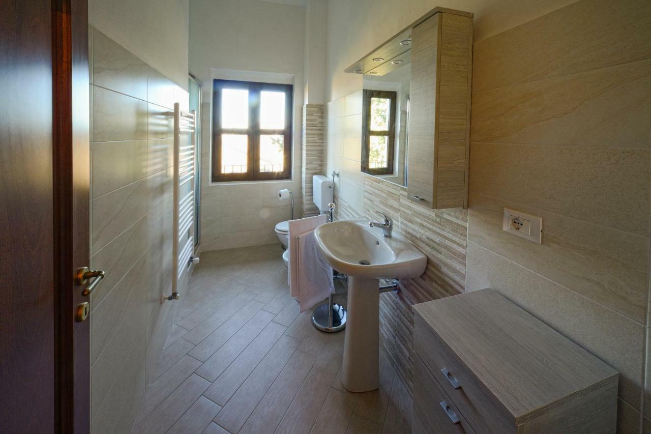 La Vecchia Cantina Guzzardi Lari ภายนอก รูปภาพ
