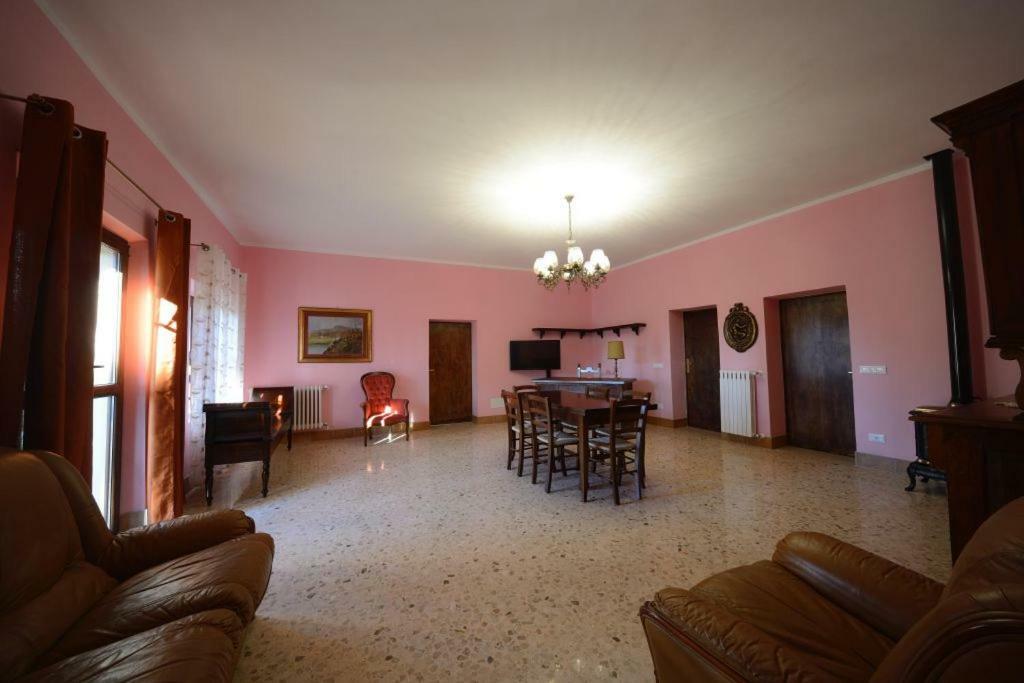 La Vecchia Cantina Guzzardi Lari ภายนอก รูปภาพ