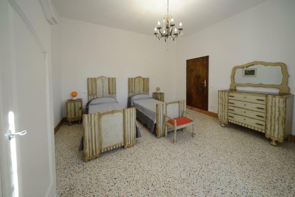 La Vecchia Cantina Guzzardi Lari ภายนอก รูปภาพ