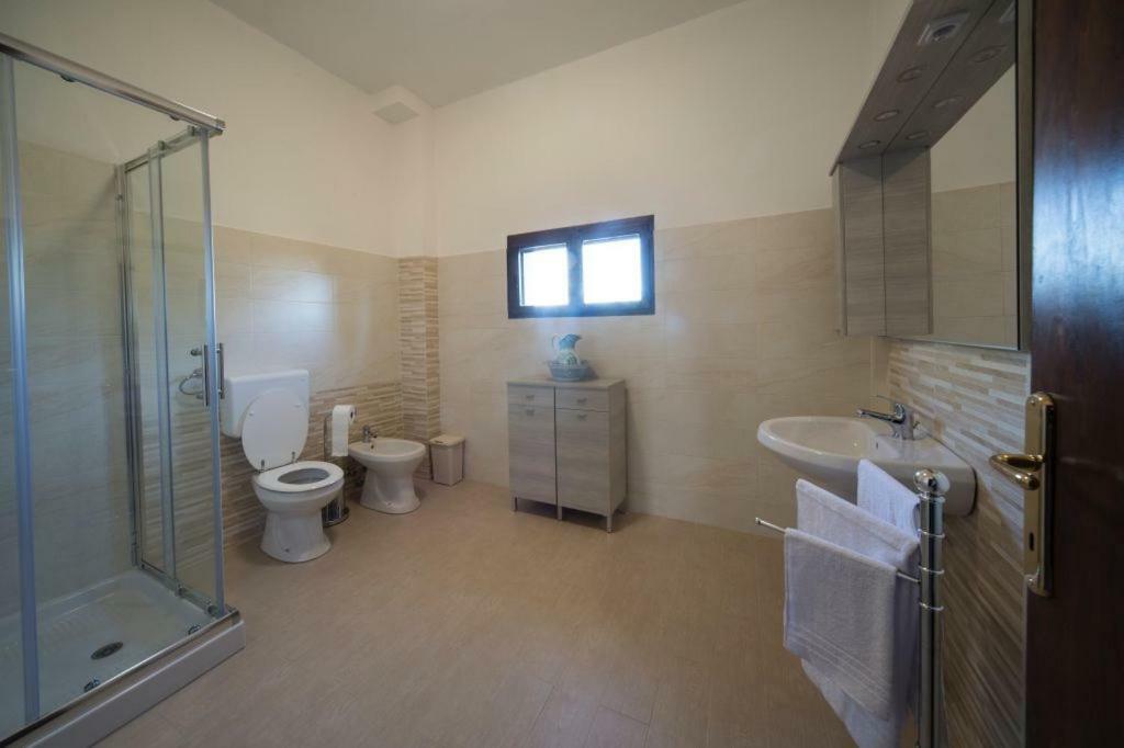 La Vecchia Cantina Guzzardi Lari ภายนอก รูปภาพ