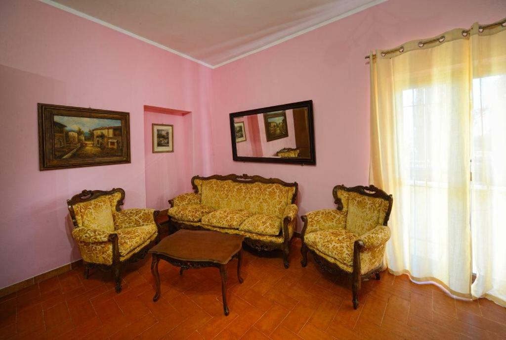 La Vecchia Cantina Guzzardi Lari ภายนอก รูปภาพ